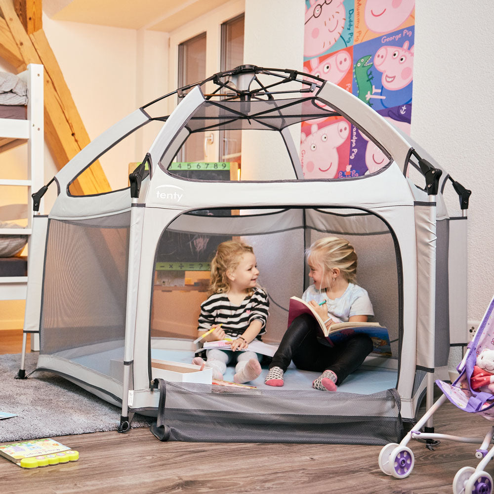 Tenty Laufgitter Set in Grau im Kinderzimmer