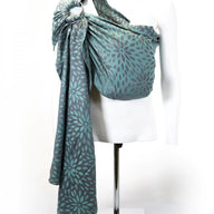 Ringsling Babytragetuch Flora Celadon von KAAMI