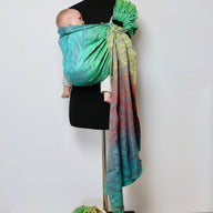 Ringsling Babytragetuch Dancing (like a) Rainbow-Feather von KAAMI