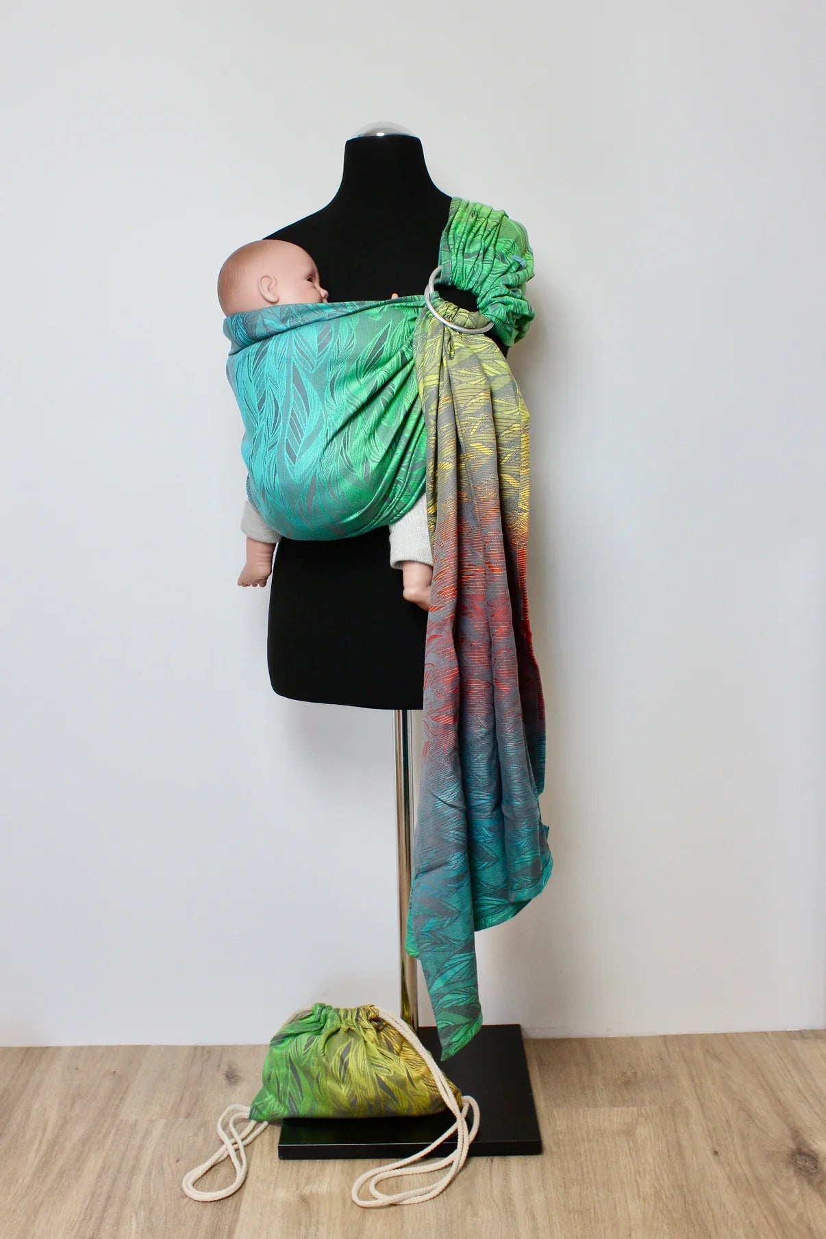 Ringsling Babytragetuch Dancing (like a) Rainbow-Feather von KAAMI